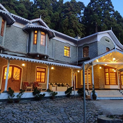 TKD380 Colonial heritage bungalow facing pine forest in Takdah