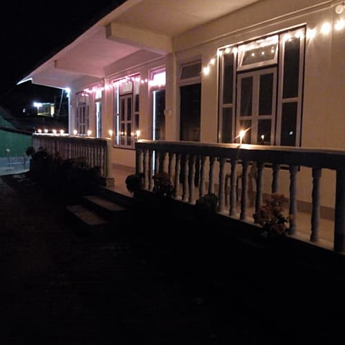 SLG194 White cottage homestay Sillery Gaon
