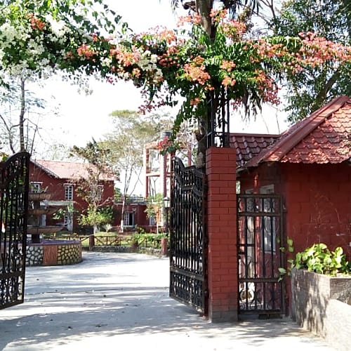 MRT287 Cozy cottages near Murti River