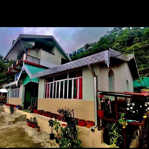 TKD385 Mountain facing deluxe retreat in Takdah