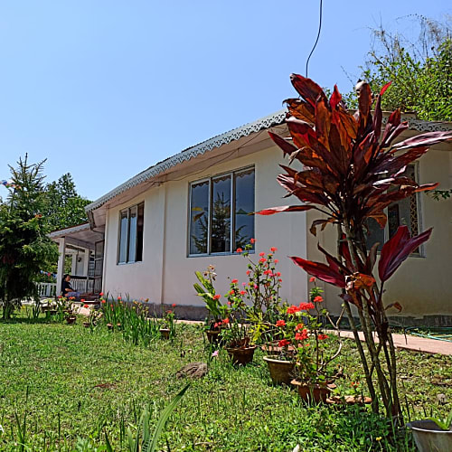 KLP356 Mountain facing homestay with balcony in Kalimpong
