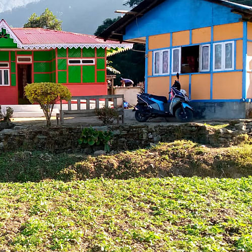 KLK173 Kanchanjungha view Kolakham homestay with lush garden