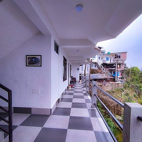LAM272 Kanchanjungha facing standard homestay in Lamahatta