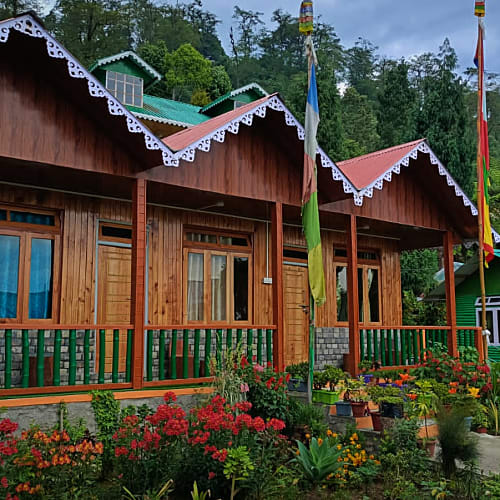 KLP339 Wooden cottage huts facing the mountains