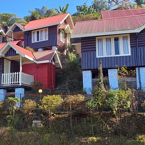 KFG1232 Cottage Resort with Mountain View