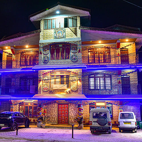 GTK274 Premium Mountain view Resort in Gangtok