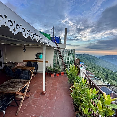 KUR582 Evergreen River Nest | Kurseong