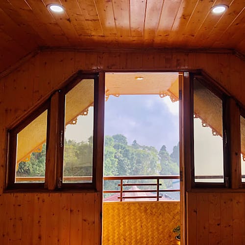 KUR348 Small Hilltop Homestay in Kurseong with Valley View