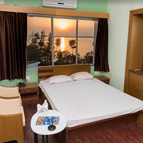 KOL969 Deluxe Hotel with Swimming Pool - Kolkata