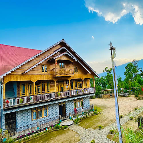 BJB154 Beautiful Wooden Like Homestay Bijanbari