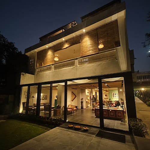 HDR1325 Luxury Mountain view Holiday Home by Ganges