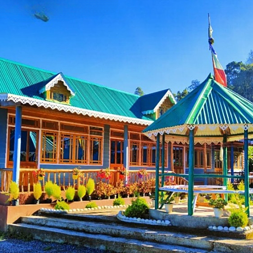 FLG350 Kanchanjhunga view cozy wooden retreat in Fikkalaygaon