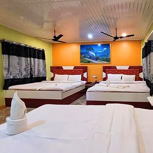 MRT285 Hill and forest view premium resort in Murti with Swimming pool